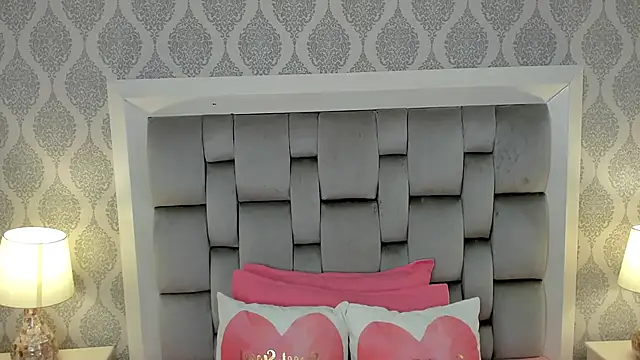 Snapshot of lucia_lorenz chatting on December 16, 11:26 am lucia lorenz online show from December 16, 11:26 am