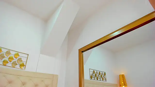 lucia lorenz online show from April 8, 11:21 am