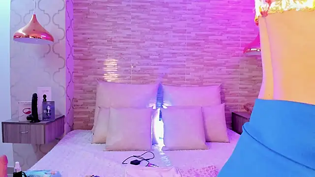 Snapshot of Catalina-Thompson chatting on November 2, 12:07 pm Catalina-Thompson online show from November 2, 12:07 pm