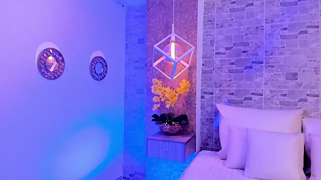 Snapshot of Catalina-Thompson chatting on November 7, 12:16 pm Catalina-Thompson online show from November 7, 12:16 pm