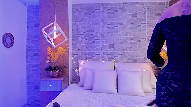 Snapshot of Catalina-Thompson chatting on November 14, 12:15 pm Catalina-Thompson online show from November 14, 12:15 pm