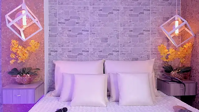 Snapshot of Catalina-Thompson chatting on November 19, 12:05 pm Catalina-Thompson online show from November 19, 12:05 pm