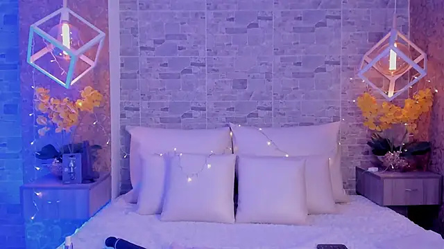 Snapshot of Catalina-Thompson chatting on November 22, 12:04 pm Catalina-Thompson online show from November 22, 12:04 pm