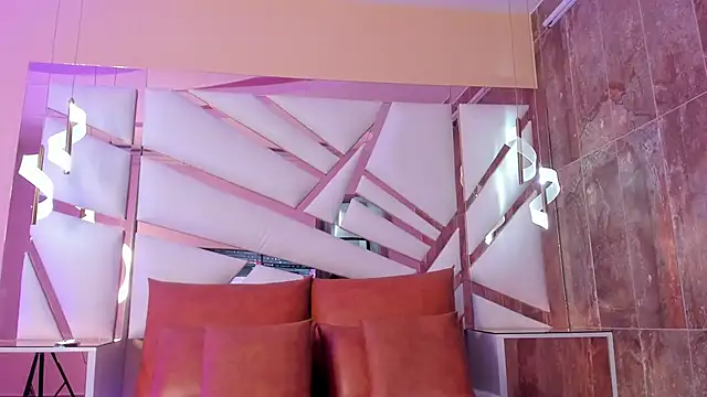 Catalina-Thompson online show from April 8, 11:54 am