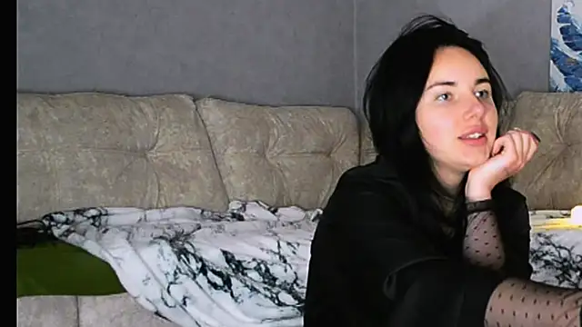 Snapshot of Kirunya chatting on October 29, 9:38 pm Kirunya online show from October 29, 9:38 pm