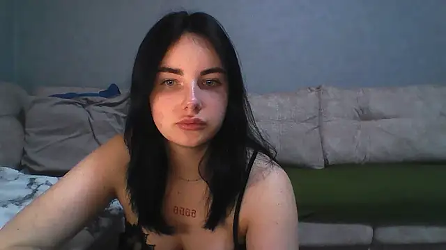 Snapshot of Kirunya chatting on November 2, 6:43 pm Kirunya online show from November 2, 6:43 pm