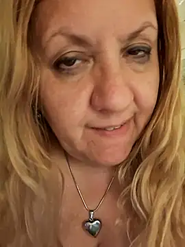 Snapshot of JennyInVegas chatting on November 23, 2:22 am JennyInVegas online show from November 23, 2:22 am