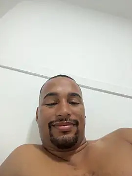 Snapshot of casalbrhot25 chatting on November 10, 1:04 am casalbrhot25 online show from November 10, 1:04 am