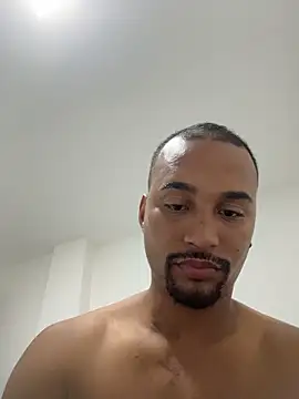 Snapshot of casalbrhot25 chatting on November 16, 3:45 am casalbrhot25 online show from November 16, 3:45 am