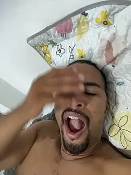 Snapshot of casalbrhot25 chatting on November 20, 5:07 am casalbrhot25 online show from November 20, 5:07 am