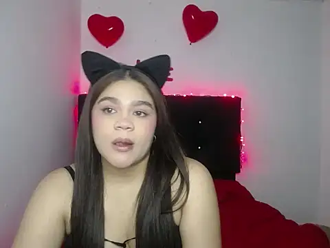 Snapshot of 2moons_full_of_love chatting on February 16, 5:25 am 2moons full of love online show from February 16, 5:25 am