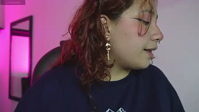 littlee red online show from April 18, 8:31 pm