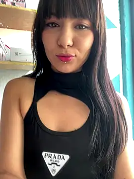 Hanna Plum online show from November 14, 5:11 pm