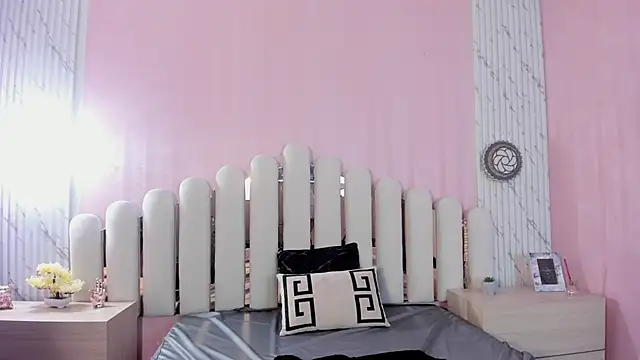 Isabella Marsh online show from December 14, 1:27 pm