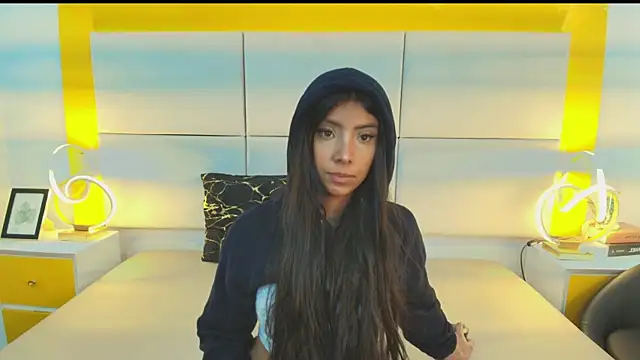 Isabella Marsh online show from December 19, 1:29 pm