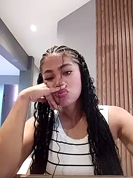 Snapshot of LorenaVarga chatting on July 18, 8:01 pm LorenaVarga online show from July 18, 8:01 pm