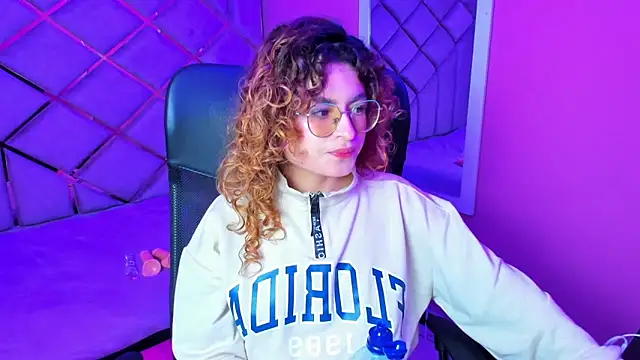 EmiliRouse  online show from November 20, 4:12 am