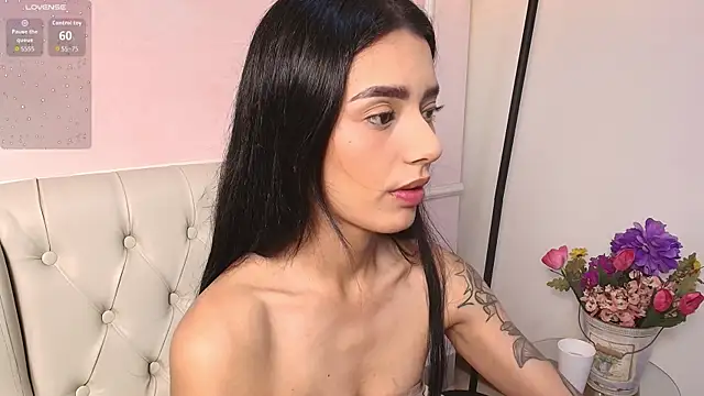 Snapshot of Scarlett_Keller chatting on December 5, 5:20 pm Scarlett Keller online show from December 5, 5:20 pm