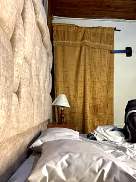 Emiliano Reyes online show from December 3, 1:24 am