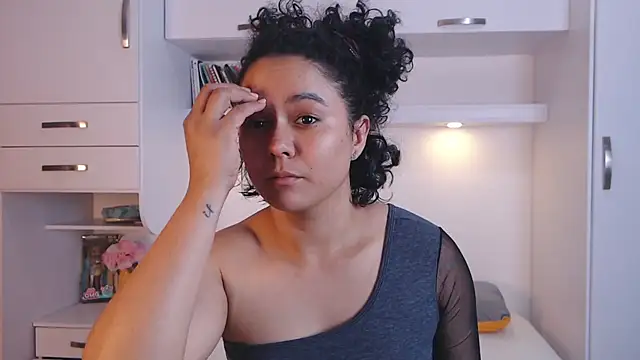 Snapshot of MartiRuis10 chatting on December 1, 11:54 pm MartiRuis10 online show from December 1, 11:54 pm