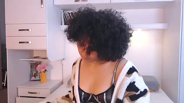 Snapshot of MartiRuis10 chatting on December 4, 12:20 am MartiRuis10 online show from December 4, 12:20 am