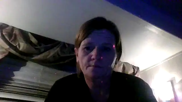 Snapshot of EazyEMLXL chatting on October 25, 8:55 am EazyEMLXL online show from October 25, 8:55 am