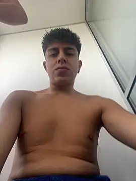 Snapshot of motomotoboy chatting on March 1, 9:17 pm motomotoboy online show from March 1, 9:17 pm