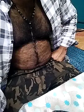 Snapshot of DesiBlackBull chatting on October 20, 5:13 pm DesiBlackBull online show from October 20, 5:13 pm