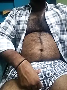 Snapshot of DesiBlackBull chatting on November 3, 5:47 pm DesiBlackBull online show from November 3, 5:47 pm