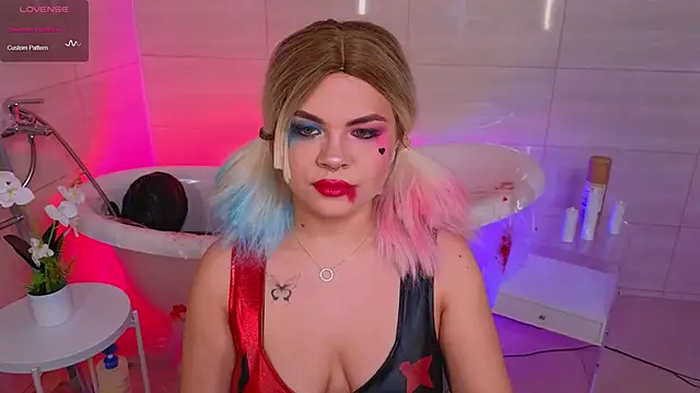 Snapshot of Miss_Delia chatting on October 31, 2:12 am Miss Delia online show from October 31, 2:12 am