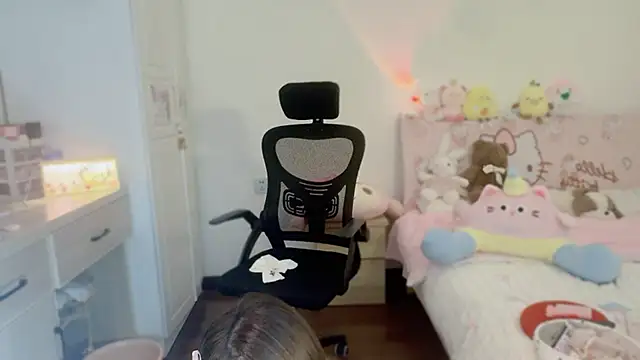 Snapshot of Onecutelittle chatting on November 5, 5:40 am Onecutelittle online show from November 5, 5:40 am