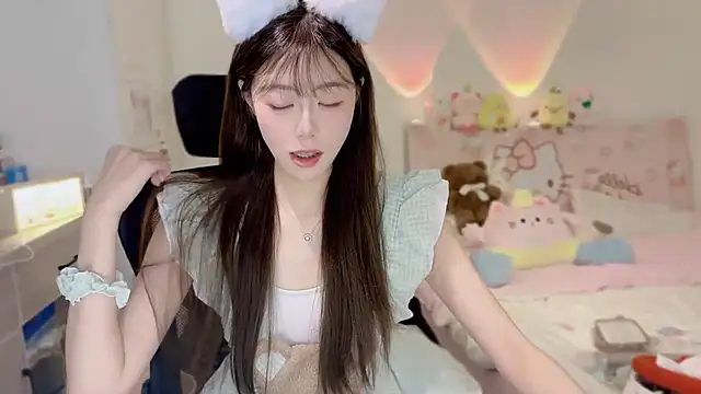 Snapshot of Onecutelittle chatting on November 7, 6:35 am Onecutelittle online show from November 7, 6:35 am