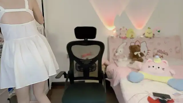 Snapshot of Onecutelittle chatting on November 8, 1:17 am Onecutelittle online show from November 8, 1:17 am