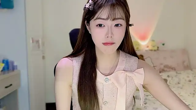 Snapshot of Onecutelittle chatting on December 2, 1:55 am Onecutelittle online show from December 2, 1:55 am