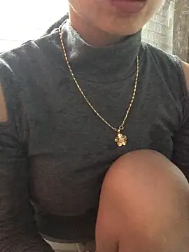 Snapshot of Kylie_beem chatting on November 6, 3:18 am Kylie beem online show from November 6, 3:18 am