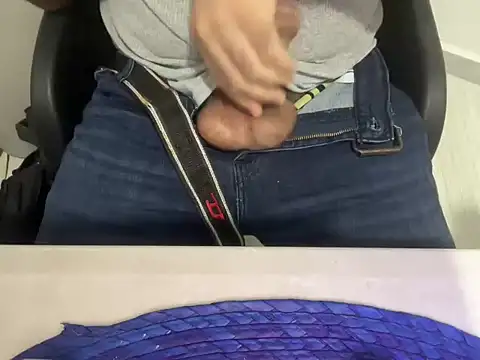 Snapshot of EdgarLopez69 chatting on March 4, 10:21 am EdgarLopez69 online show from March 4, 10:21 am