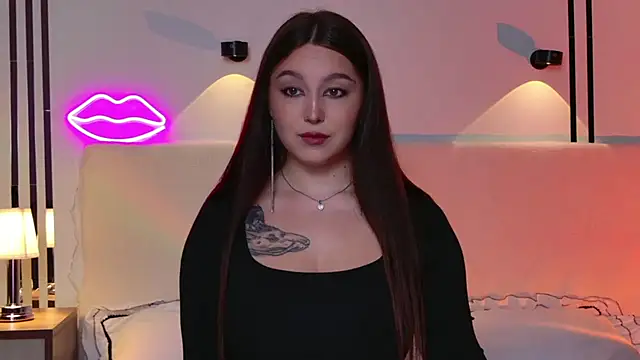 Snapshot of _Tessa_May_ chatting on November 13, 12:20 am Tessa May online show from November 13, 12:20 am