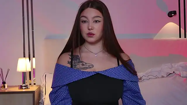 Snapshot of _Tessa_May_ chatting on December 1, 12:15 am Tessa May online show from December 1, 12:15 am