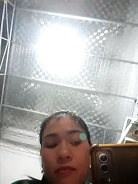 Snapshot of Miube2k chatting on October 28, 6:06 am Miube2k online show from October 28, 6:06 am