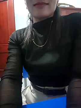 Snapshot of Miube2k chatting on October 31, 5:41 am Miube2k online show from October 31, 5:41 am