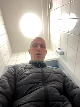 Rotteei1 online show from November 5, 9:42 am