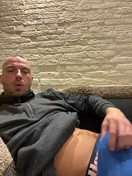 Snapshot of Rotteei1 chatting on February 11, 12:26 am Rotteei1 online show from February 11, 12:26 am