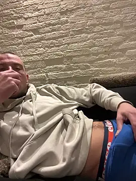 Snapshot of Rotteei1 chatting on February 19, 7:54 pm Rotteei1 online show from February 19, 7:54 pm