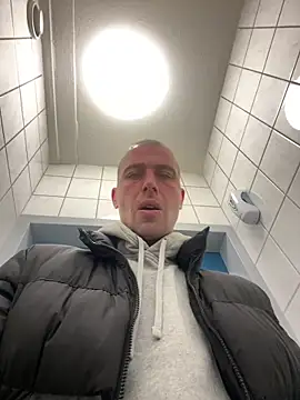 Snapshot of Rotteei1 chatting on February 20, 7:21 am Rotteei1 online show from February 20, 7:21 am