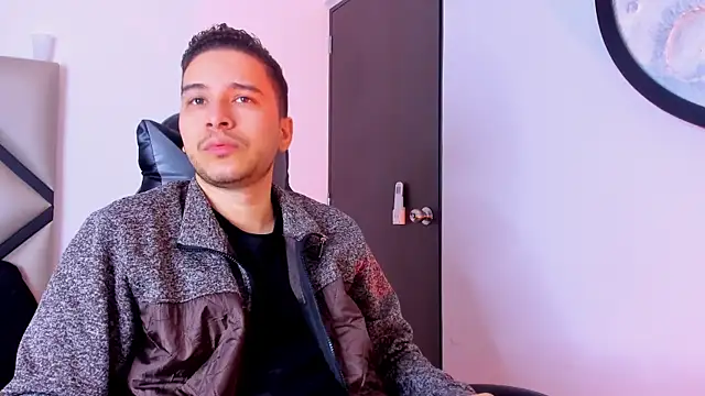 Snapshot of mike_257 chatting on November 10, 11:53 am mike 257 online show from November 10, 11:53 am