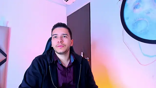 Snapshot of mike_257 chatting on November 13, 11:53 am mike 257 online show from November 13, 11:53 am