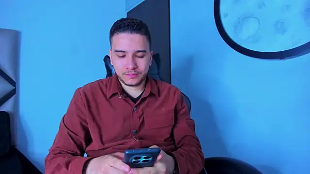 Snapshot of mike_257 chatting on November 20, 12:05 pm mike 257 online show from November 20, 12:05 pm