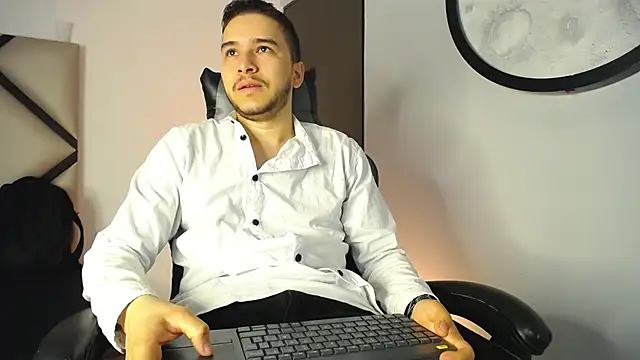 Snapshot of mike_257 chatting on December 3, 11:52 am mike 257 online show from December 3, 11:52 am