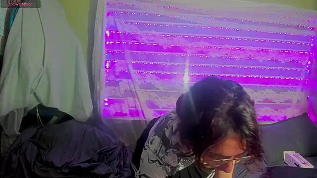 najimi uwu online show from November 11, 7:03 pm