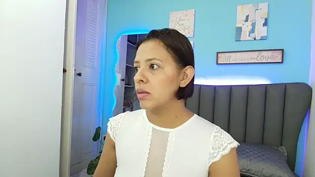 Aria Russo online show from November 6, 2:51 pm